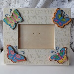 6x4 WOODEN PICTURE FRAME "BUTTERFLIES ARE FREE" W/4 CORNER WOOD BUTTERFLIES